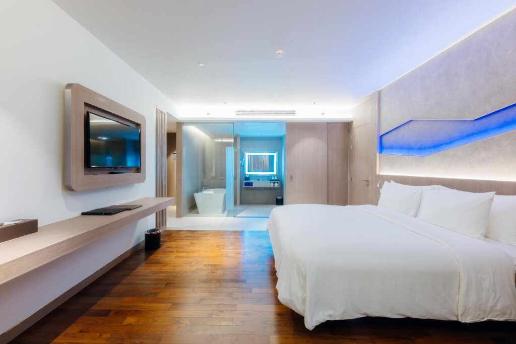 Патонг: Oceanfront Beach Resort