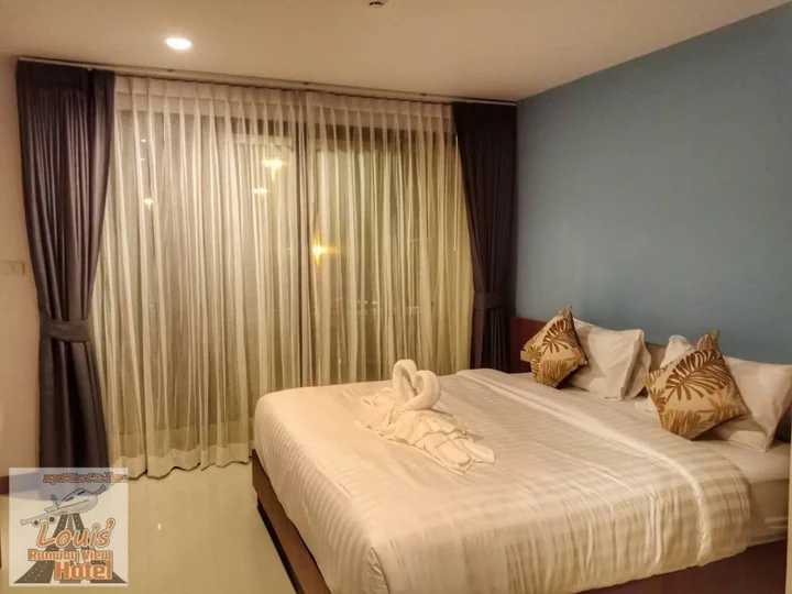 Тхаланг: Louis' Runway View Hotel