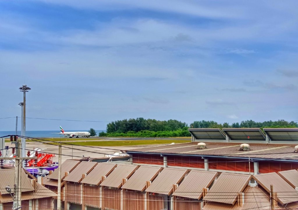 Тхаланг: Louis' Runway View Hotel