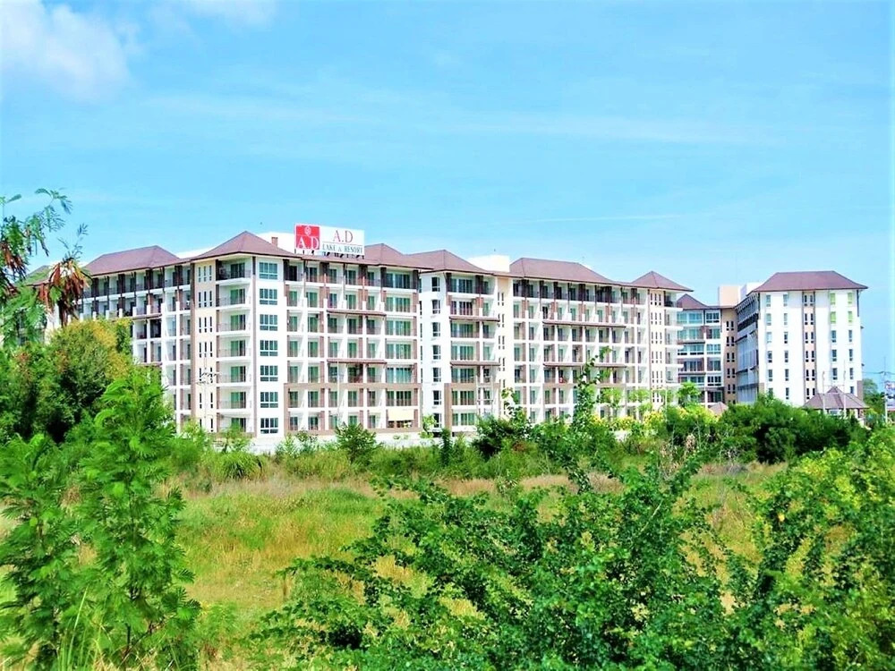 Саттахип: "lovely Beaches at Bangsaray & Great Resturants Quiet Location"