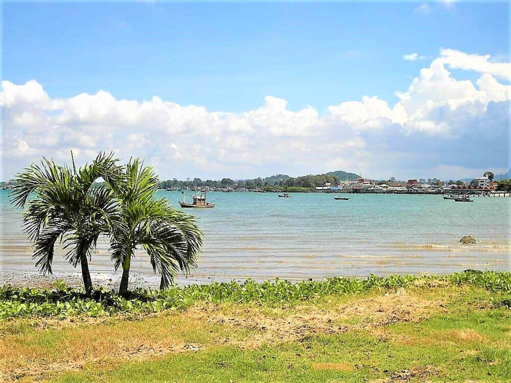 Саттахип: "lovely Beaches at Bangsaray & Great Resturants Quiet Location"
