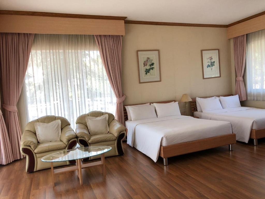Хуахин: Seapine Beach Golf and Resort Hua Hin