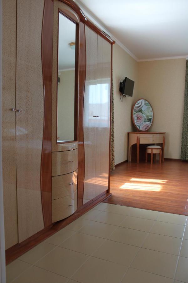 Красный Пахарь: Guest House Ostrovok