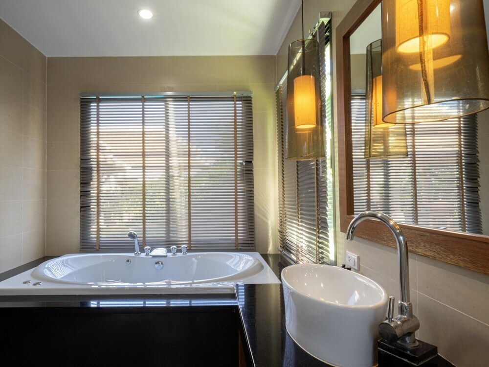 Муанг: Empylean Modern Thai Villa