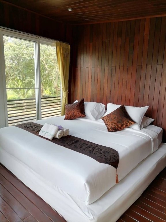 Сай Йок: Cliff & Cape Camping Resort