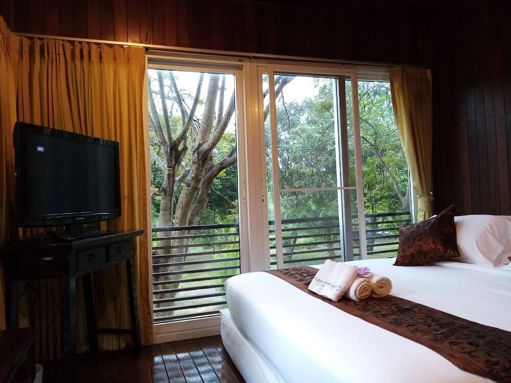 Сай Йок: Cliff & Cape Camping Resort