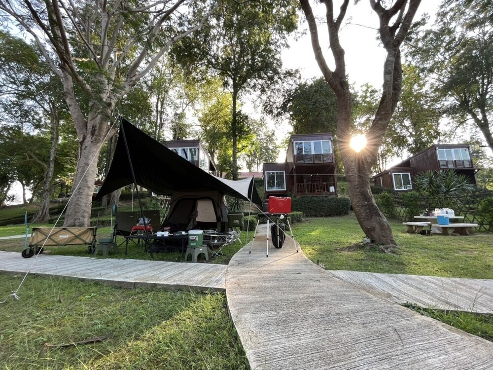 Сай Йок: Cliff & Cape Camping Resort