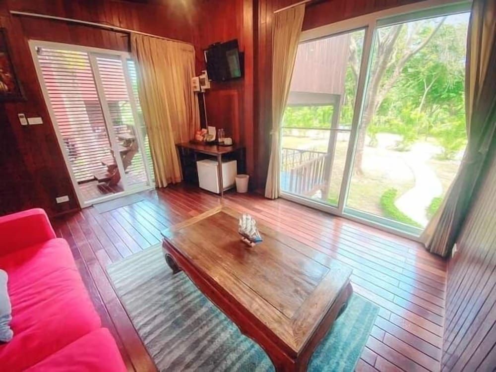 Сай Йок: Cliff & Cape Camping Resort