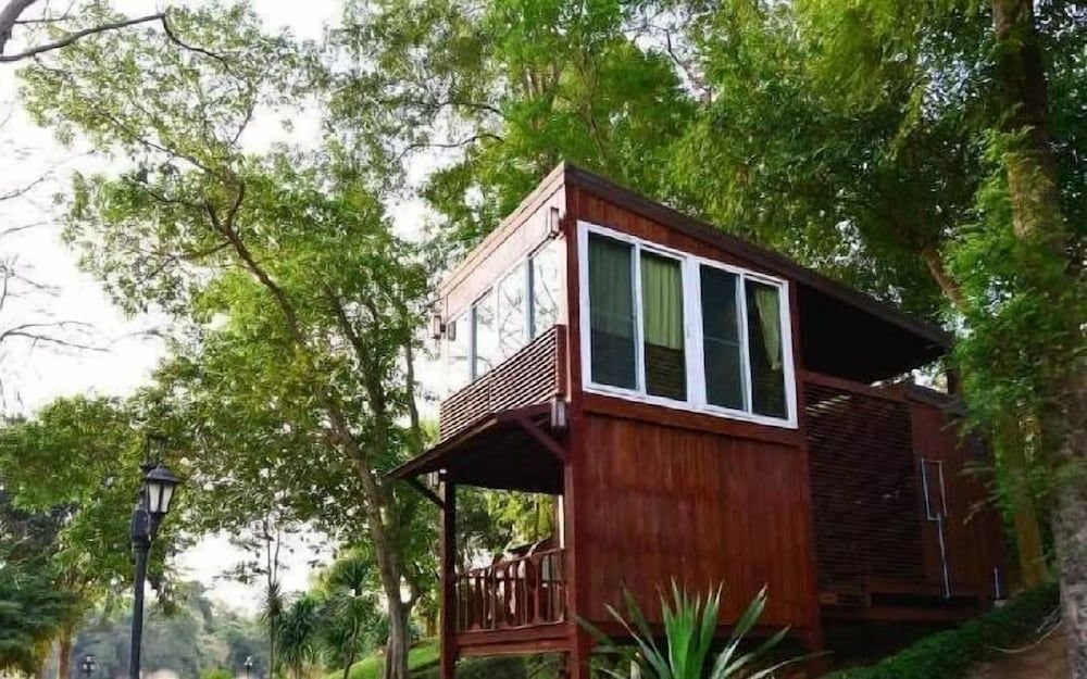 Сай Йок: Cliff & Cape Camping Resort