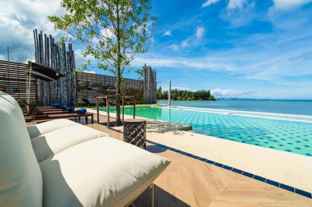 Муанг: Charcoal Panwa Beach