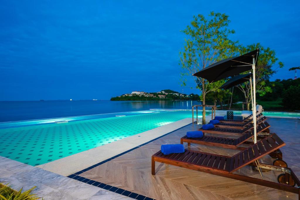 Муанг: Charcoal Panwa Beach