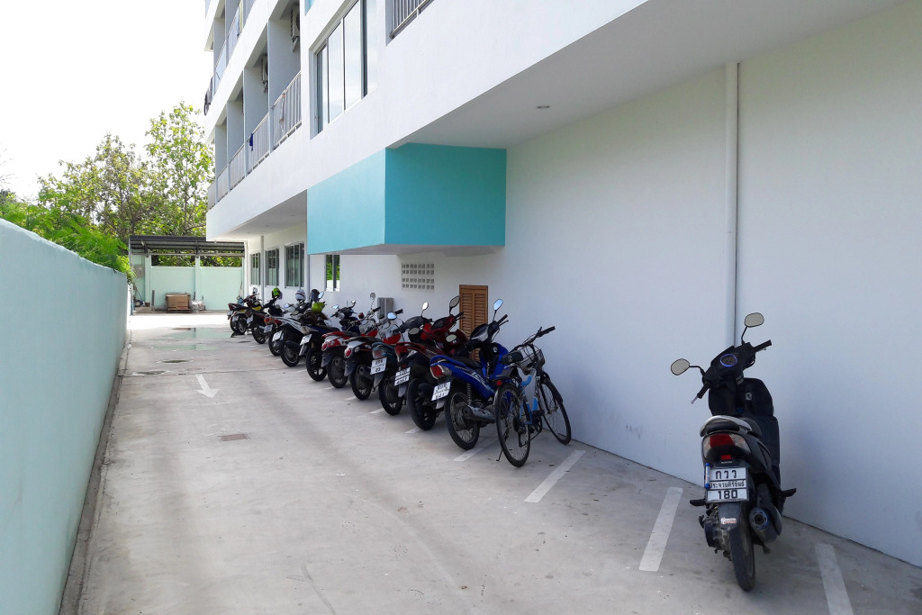 Хуахин: The Base Hua Hin