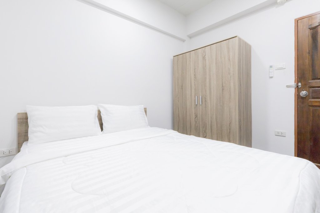 Бангкок: MiddleWay House