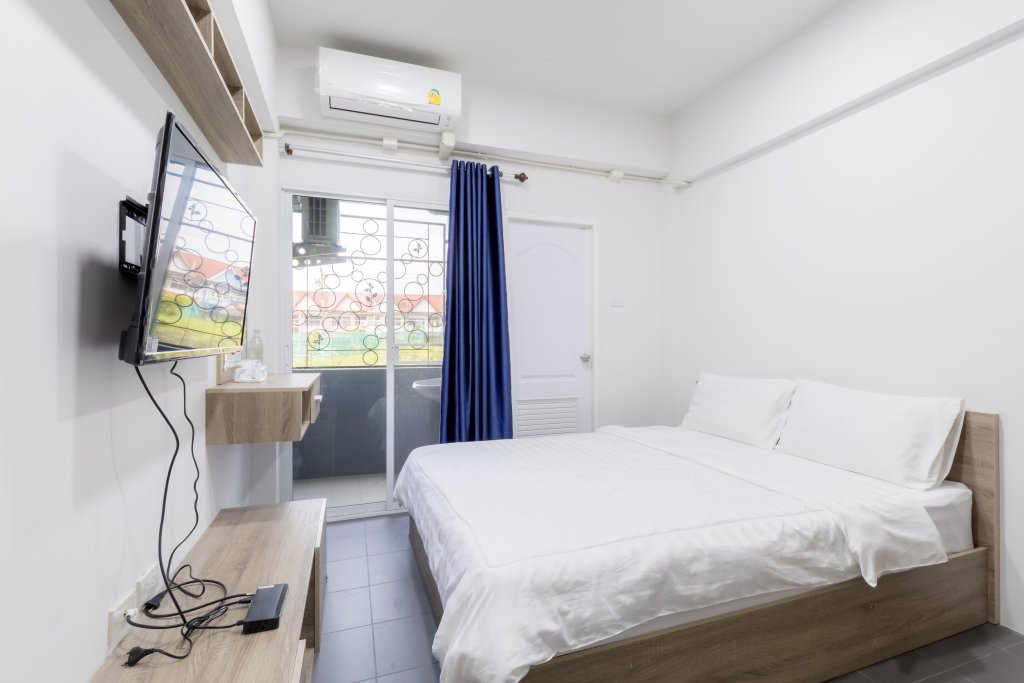 Бангкок: MiddleWay House