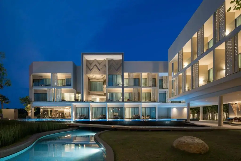 Хатъяй: The Signature Hotel Airport
