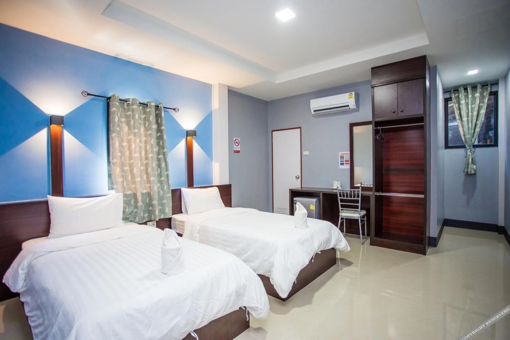 Амнатчарен: Nakarin Hotel