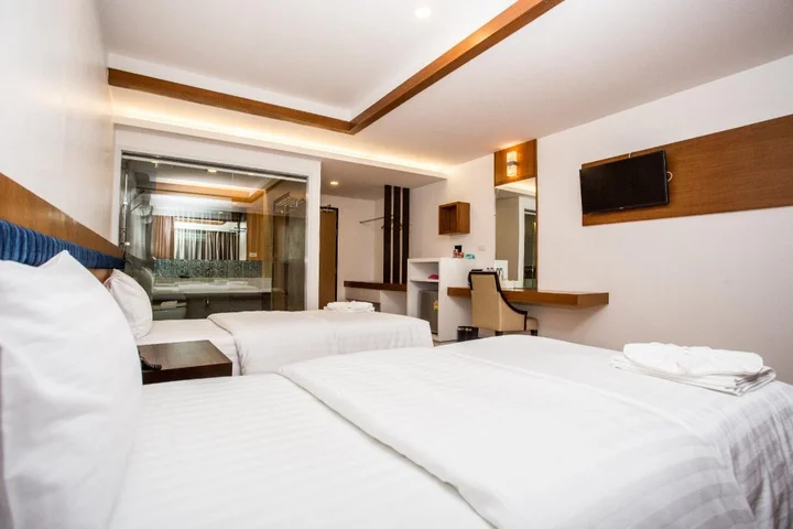 Нахон Фаном: Blu Hotel