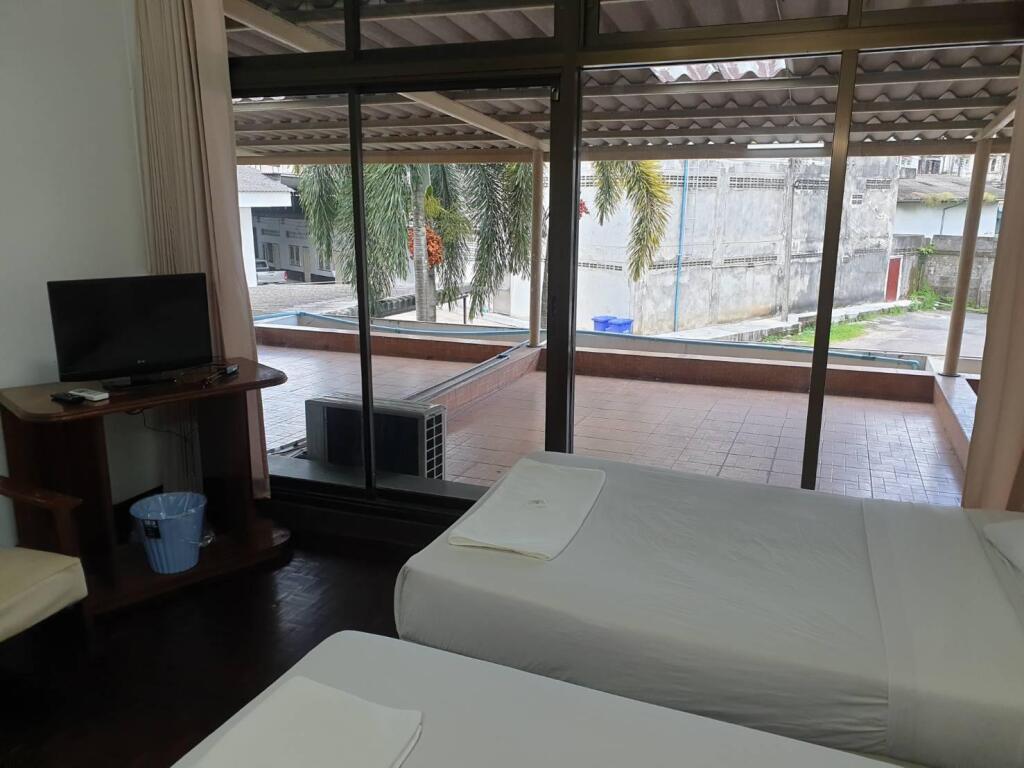 Трат: SA hotel