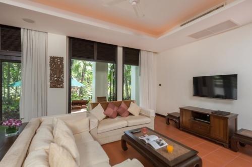пляж Банг-Тао: Kanika Residence - BangTao beachfront living, pools, gardens, BBQ.