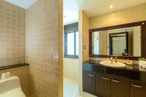 пляж Банг-Тао: Kanika Residence - BangTao beachfront living, pools, gardens, BBQ.
