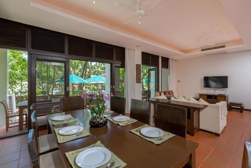 пляж Банг-Тао: Kanika Residence - BangTao beachfront living, pools, gardens, BBQ.