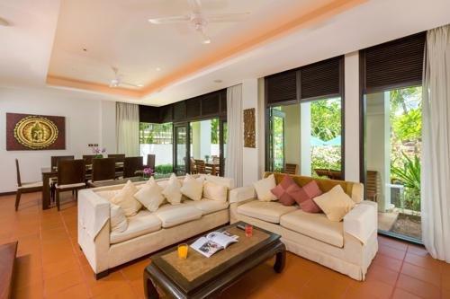 пляж Банг-Тао: Kanika Residence - BangTao beachfront living, pools, gardens, BBQ.