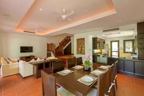 пляж Банг-Тао: Kanika Residence - BangTao beachfront living, pools, gardens, BBQ.