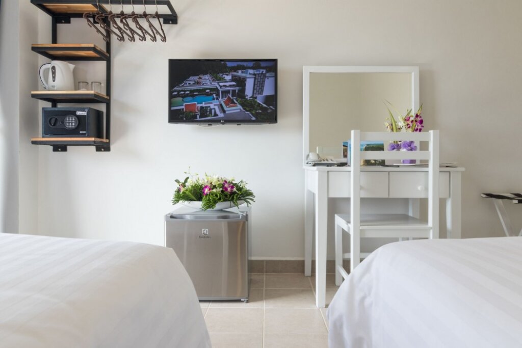 Тхаланг: Maikhao Hotel managed by Centara