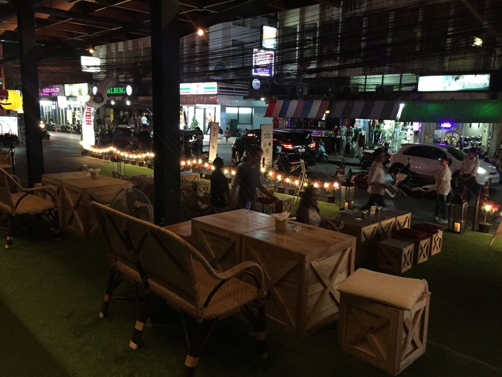 Бангкок: Maison Hotel Bangkok