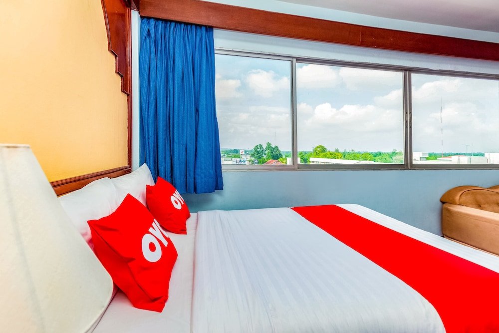 Сураттхани: Grand Thara Hotel by OYO Rooms