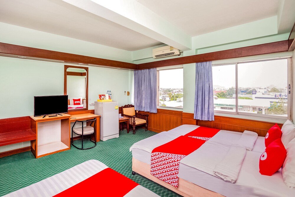 Сураттхани: Grand Thara Hotel by OYO Rooms