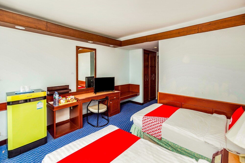 Сураттхани: Grand Thara Hotel by OYO Rooms