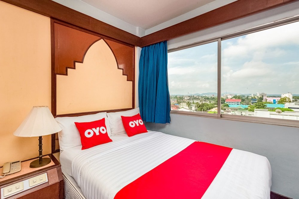 Сураттхани: Grand Thara Hotel by OYO Rooms