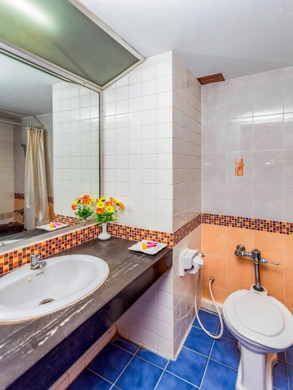 Сураттхани: Grand Thara Hotel by OYO Rooms