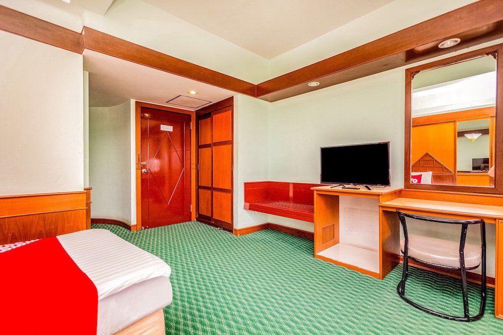 Сураттхани: Grand Thara Hotel by OYO Rooms