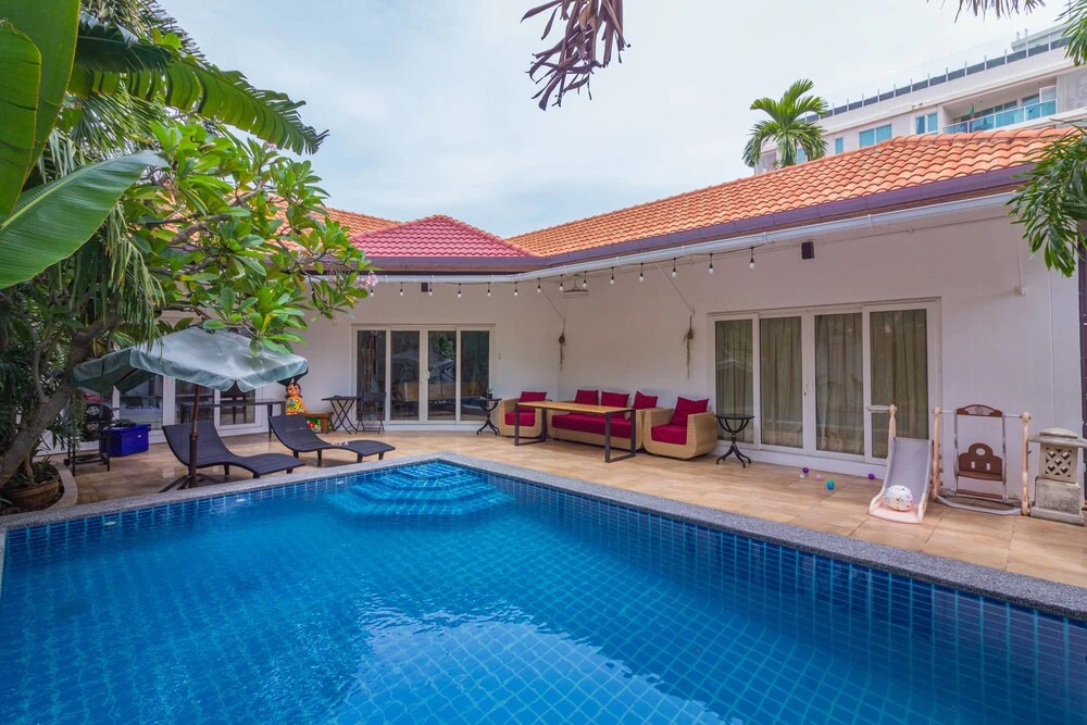 Паттайя: Private pool 3BDR villa beach at 200m