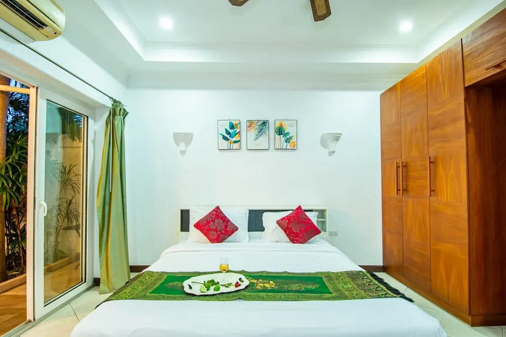 Паттайя: Private pool 3BDR villa beach at 200m