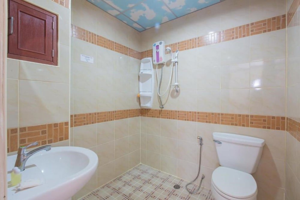 Кату: Patong Rai Rom Yen Resort SHA
