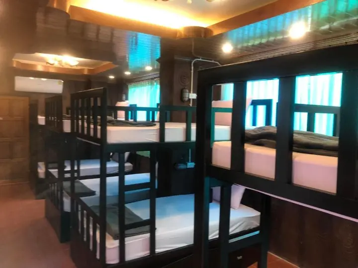 Краби: Social Quarters