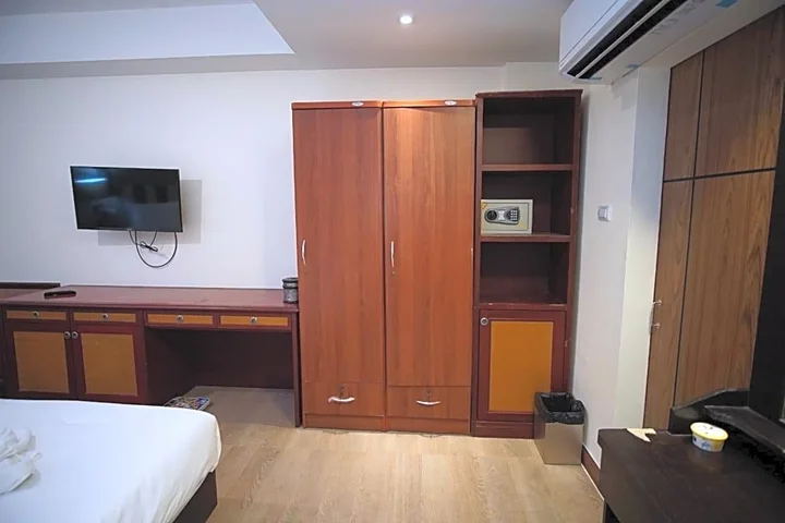 Самутпракан: Kim Hotel @ Bangplong