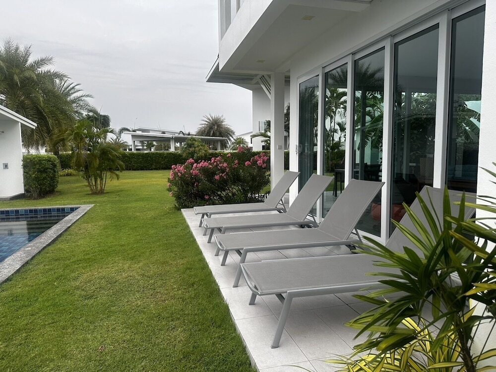 Чаам: Modern 3 bedroom Pool Villa PG19