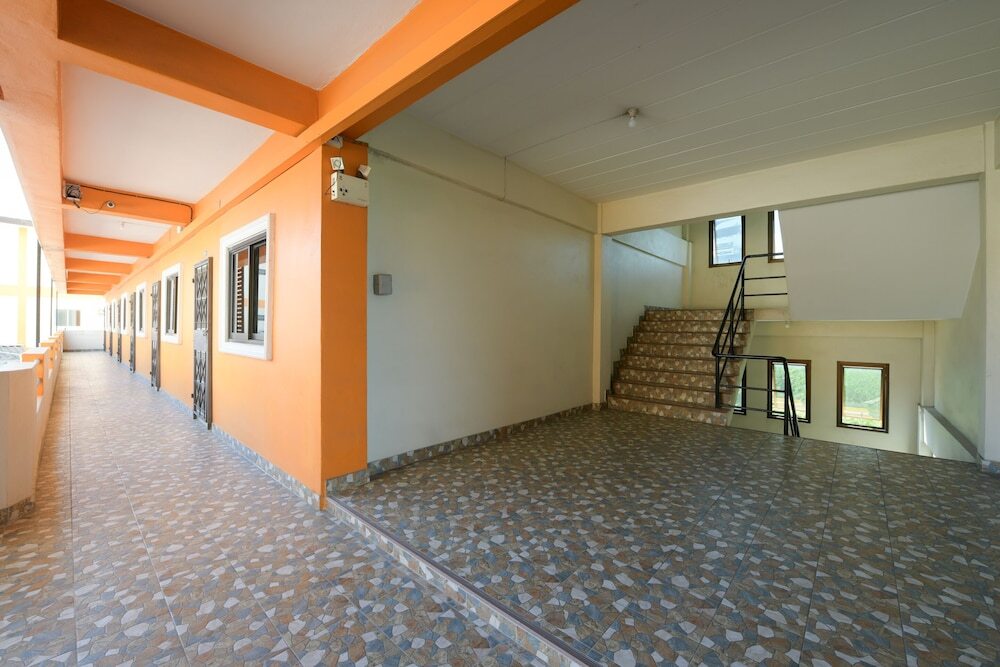 Сирача: OYO 440 Season 5 Residence