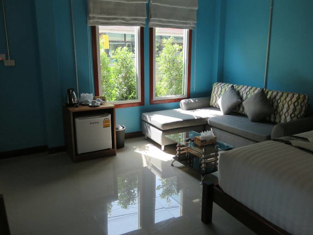 Ко-Липе: The Noi House and Restaurant Sunrise