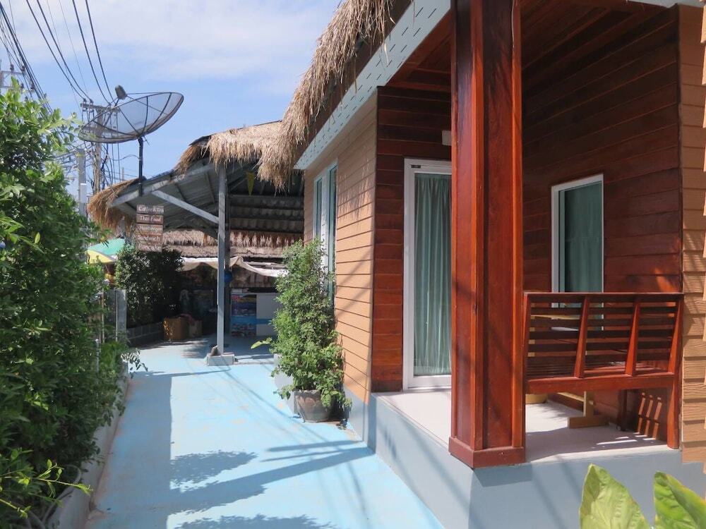 Ко-Липе: The Noi House and Restaurant Sunrise