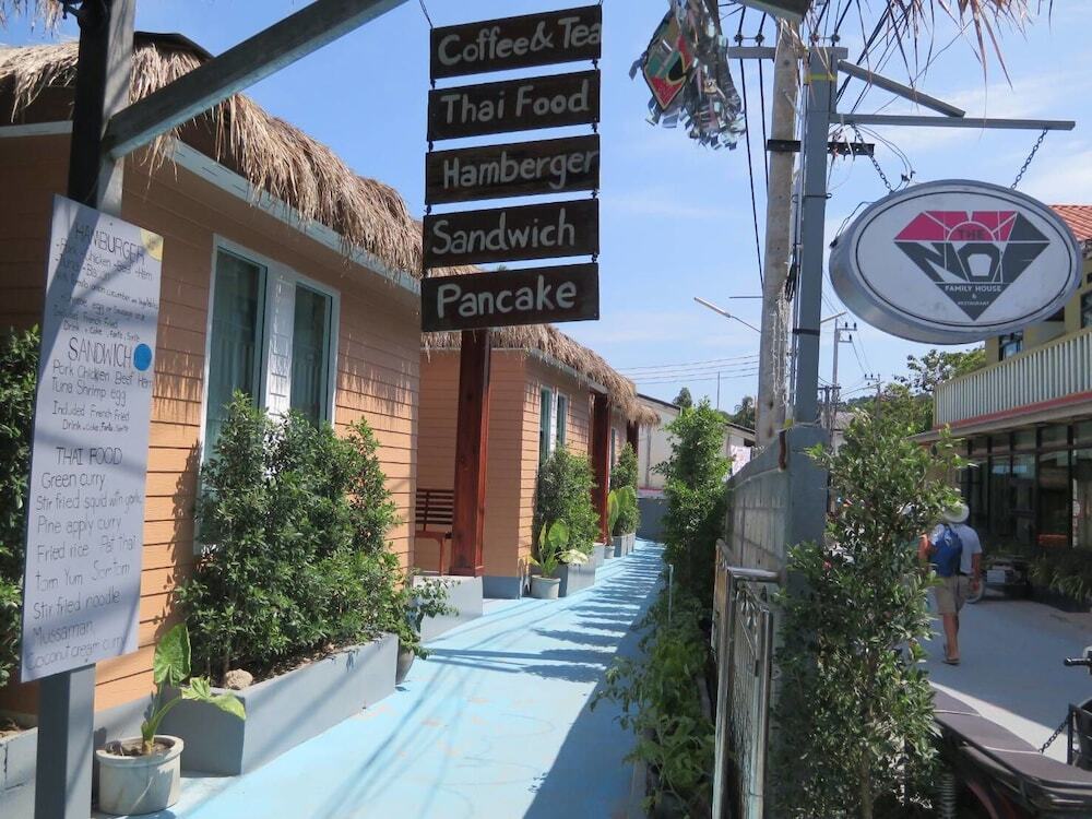 Ко-Липе: The Noi House and Restaurant Sunrise