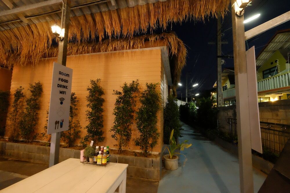 Ко-Липе: The Noi House and Restaurant Sunrise