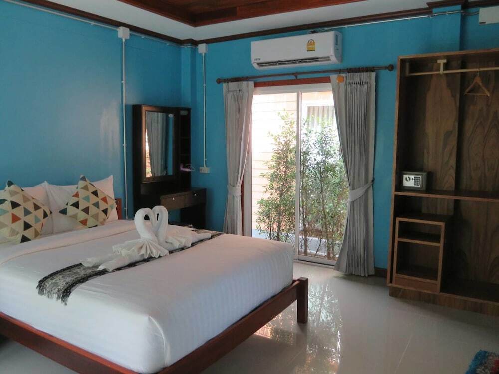Ко-Липе: The Noi House and Restaurant Sunrise