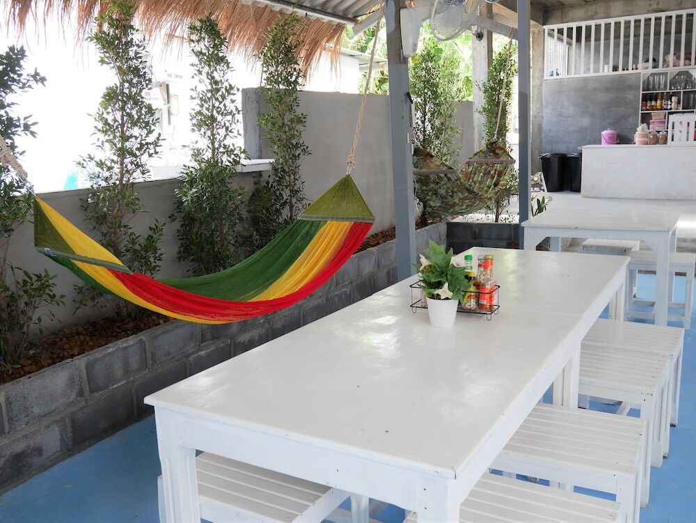 Ко-Липе: The Noi House and Restaurant Sunrise