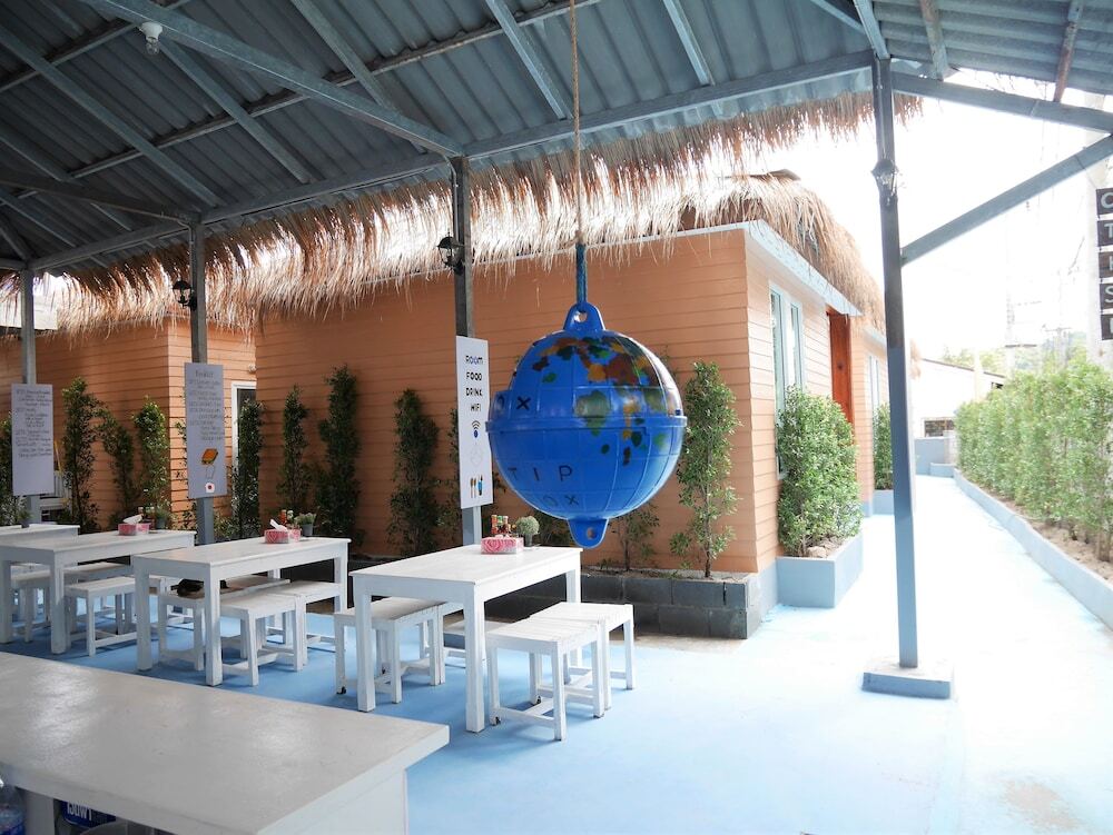 Ко-Липе: The Noi House and Restaurant Sunrise