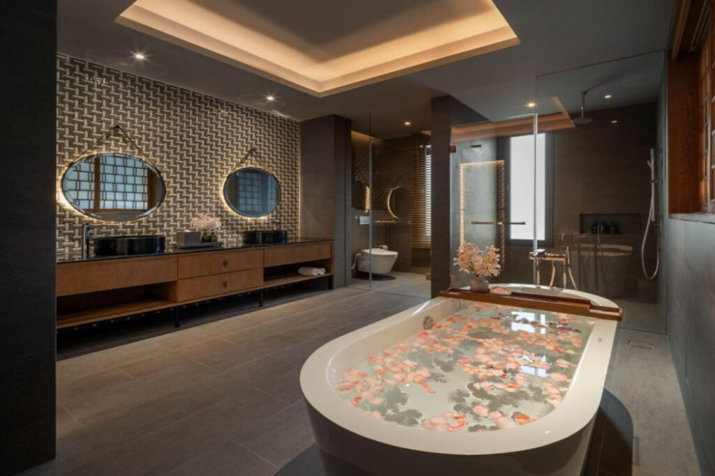 Муанг: Noku Phuket